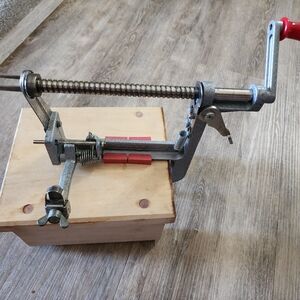 Pampered chef apple peeler slicer cover with wood stand